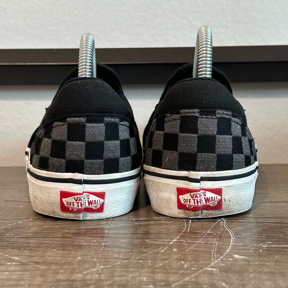Vans Classic Slip-On Men’s Athletic Skate Shoes Suze 8 Black/Checker Pattern - Picture 4 of 8